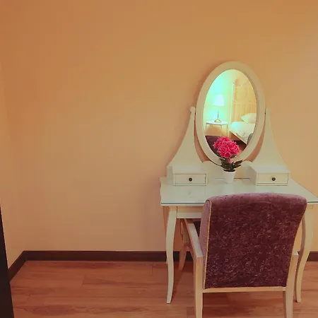Lake View Apartment *